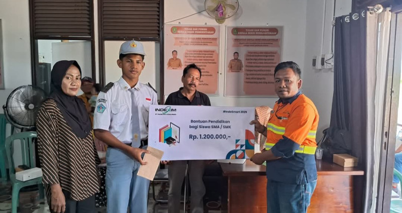 Penyerahan Bantuan Pendidikan dan Beasiswa dari PT. Indexim Coalindo